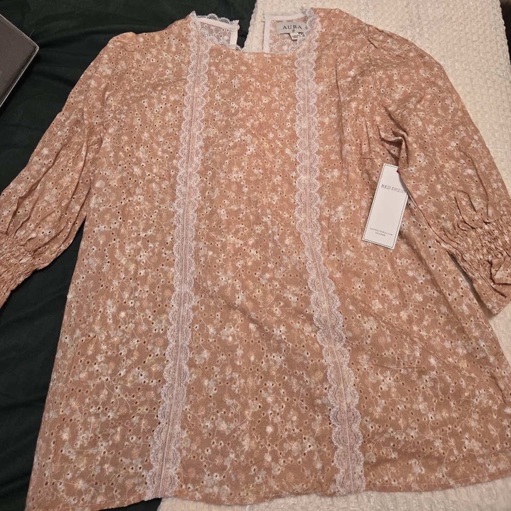 Aura Lace Top in Soft Peach